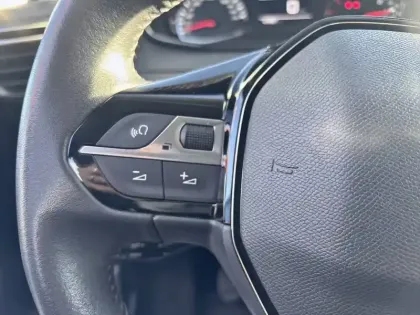 Photo 39 Peugeot 208  PureTech 100 S&S BVM6