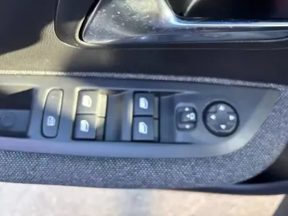 Photo 44 Peugeot 208  PureTech 100 S&S BVM6