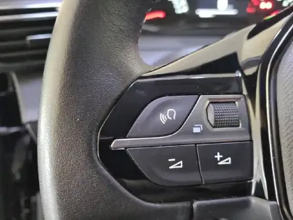 Photo 76 Peugeot 208  PureTech 100 S&S BVM6