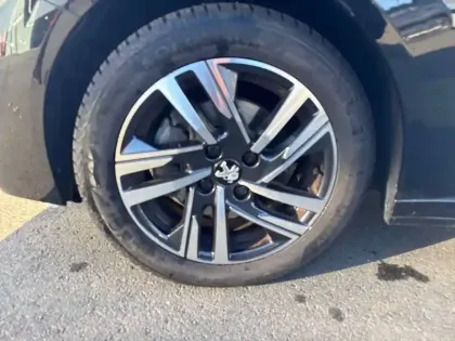 Photo 37 Peugeot 208  PureTech 100 S&S BVM6