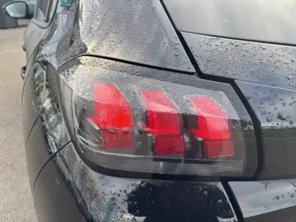 Photo 16 Peugeot 208  PureTech 100 S&S BVM6