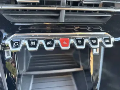 Photo 45 Peugeot 208  PureTech 100 S&S BVM6