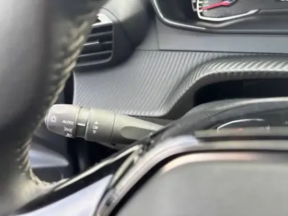 Photo 18 Peugeot 208  PureTech 100 S&S BVM6