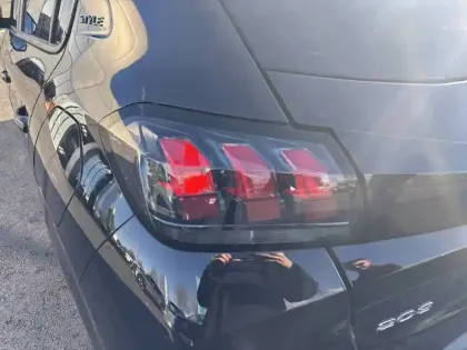 Photo 41 Peugeot 208  PureTech 100 S&S BVM6