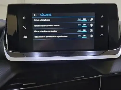 Photo 71 Peugeot 208  PureTech 100 S&S BVM6