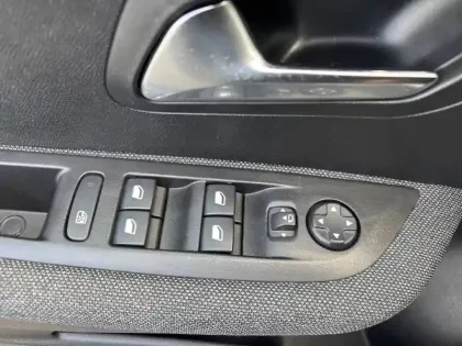 Photo 17 Peugeot 208  PureTech 100 S&S BVM6