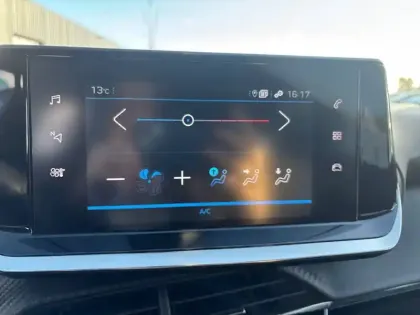 Photo 46 Peugeot 208  PureTech 100 S&S BVM6