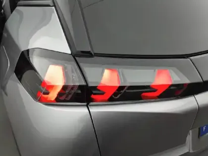 Photo 16 Peugeot 2008  PureTech 130 S&S EAT8