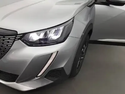 Photo 15 Peugeot 2008  PureTech 130 S&S EAT8