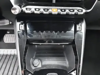 Photo 23 Peugeot 2008  PureTech 130 S&S EAT8