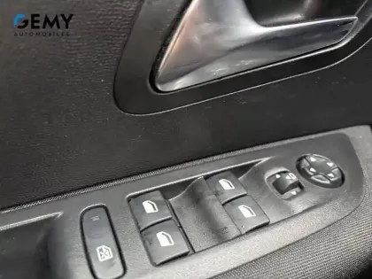 Photo 64 Peugeot 208  BLUEHDI 100 S&S BVM6