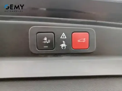 Photo 31 Peugeot 5008  PureTech 130ch S&S EAT8