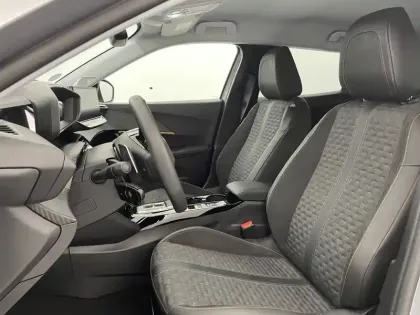 Photo 13 Peugeot 2008  PureTech 130 S&S EAT8