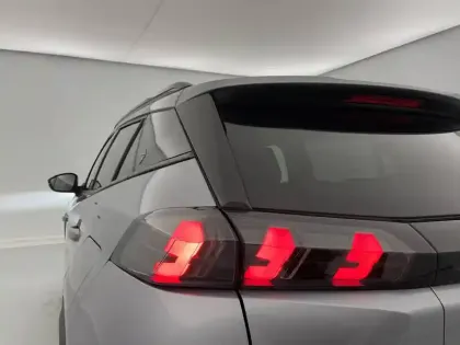 Photo 27 Peugeot 2008  PureTech 130 S&S EAT8