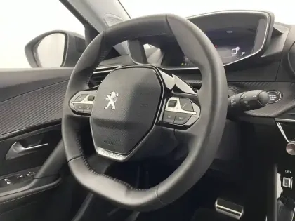 Photo 30 Peugeot 2008  PureTech 130 S&S EAT8