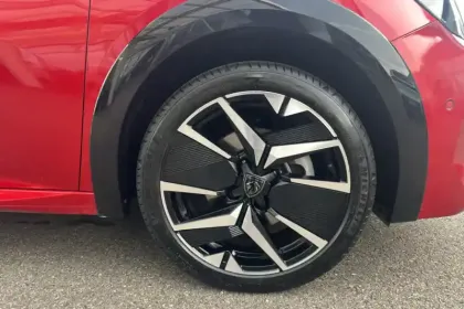 Photo 35 Peugeot 208  PureTech 100 S&S BVM6