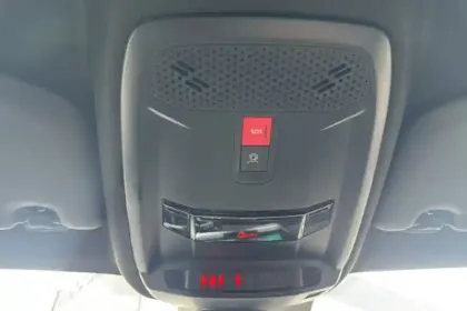 Photo 46 Peugeot 208  PureTech 100 S&S BVM6