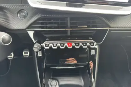 Photo 42 Peugeot 208  PureTech 100 S&S BVM6