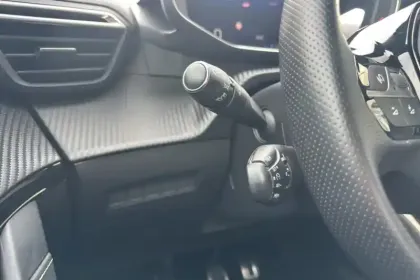 Photo 45 Peugeot 208  PureTech 100 S&S BVM6