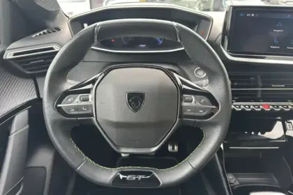 Photo 38 Peugeot 208  PureTech 100 S&S BVM6