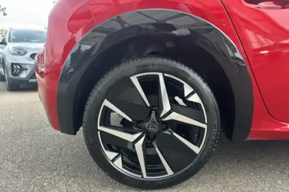 Photo 36 Peugeot 208  PureTech 100 S&S BVM6