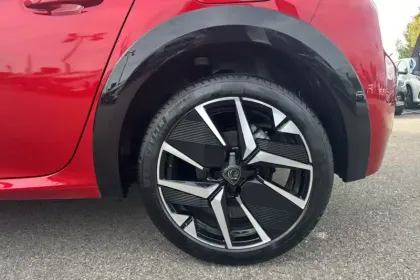 Photo 33 Peugeot 208  PureTech 100 S&S BVM6