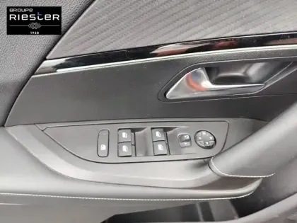 Photo 45 Peugeot 2008  PureTech 130 S&S EAT8