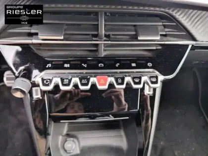 Photo 90 Peugeot 2008  PureTech 130 S&S EAT8