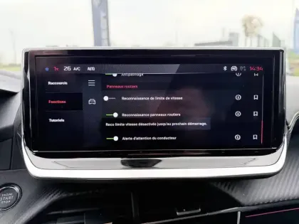 Photo 27 Peugeot 208  PureTech 100 S&S BVM6