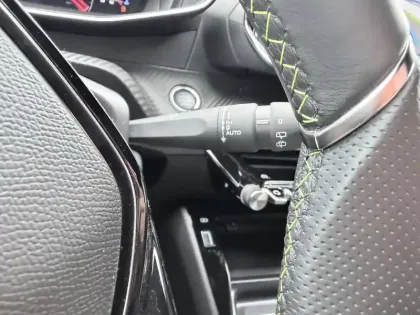 Photo 19 Peugeot 208  PureTech 100 S&S BVM6