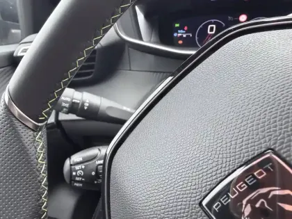 Photo 20 Peugeot 208  PureTech 100 S&S BVM6