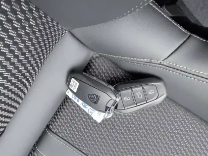 Photo 39 Peugeot 208  PureTech 100 S&S BVM6