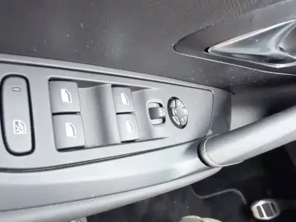 Photo 33 Peugeot 208  PureTech 100 S&S BVM6