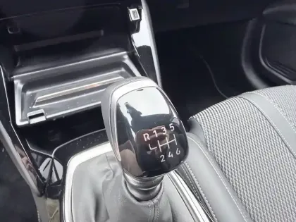 Photo 36 Peugeot 208  PureTech 100 S&S BVM6