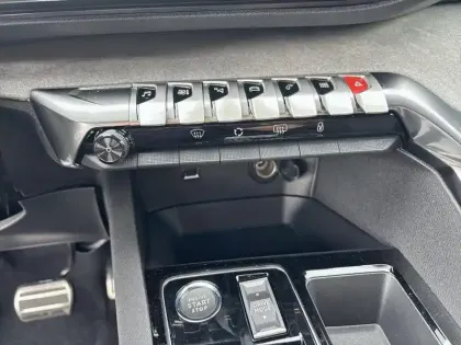 Photo 12 Peugeot 3008  PureTech 130ch S&S EAT8 GT