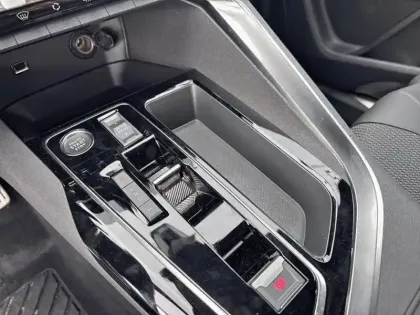 Photo 23 Peugeot 3008  PureTech 130ch S&S EAT8 GT