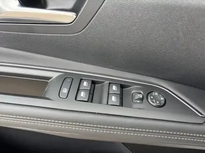 Photo 19 Peugeot 3008  PureTech 130ch S&S EAT8 GT