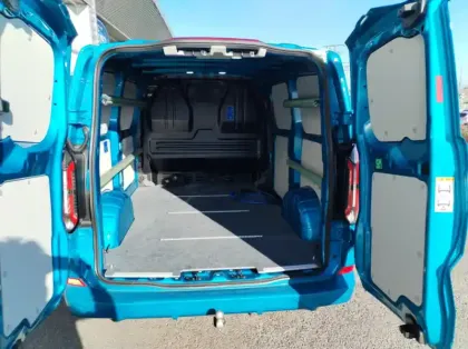 Photo 10 Ford Transit Custom Fg 340 L1H1 Electrique 160 kW 218ch Sport