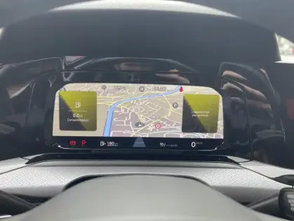 Photo 16 Volkswagen Golf VIII Hatchback 1.0 eTSi DSG7 110CH