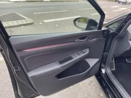 Photo 8 Volkswagen Golf VIII Hatchback 1.0 eTSi DSG7 110CH