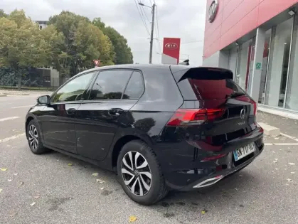 Photo 2 Volkswagen Golf VIII Hatchback 1.0 eTSi DSG7 110CH