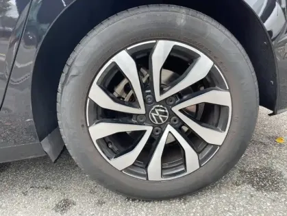 Photo 14 Volkswagen Golf VIII Hatchback 1.0 eTSi DSG7 110CH