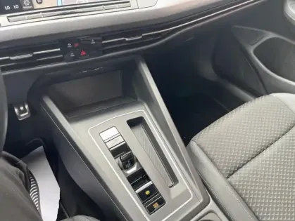 Photo 20 Volkswagen Golf VIII Hatchback 1.0 eTSi DSG7 110CH