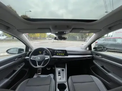 Photo 12 Volkswagen Golf VIII Hatchback 1.0 eTSi DSG7 110CH