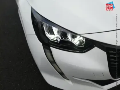 Photo 27 Peugeot 208  1.2 PureTech 100ch S/S Allure EAT8 Carplay