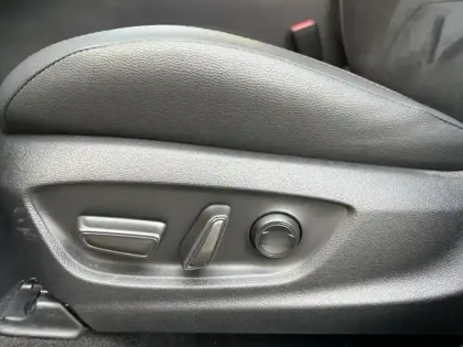 Photo 10 Toyota C-HR  2.0 Hybride Rechargeable 225ch GR Sport NG23