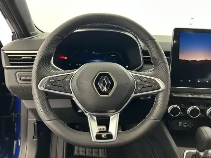 Photo 10 Renault Clio  E-Tech full hybrid 145