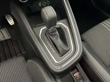 Photo 16 Renault Clio  E-Tech full hybrid 145