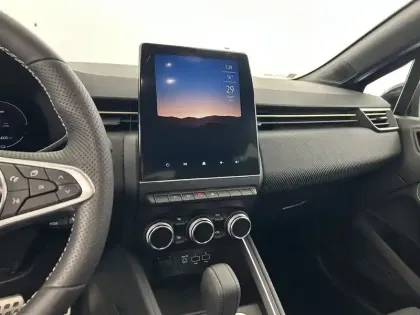 Photo 13 Renault Clio  E-Tech full hybrid 145