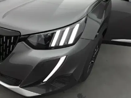 Photo 15 Peugeot 2008  PureTech 130 S&S EAT8